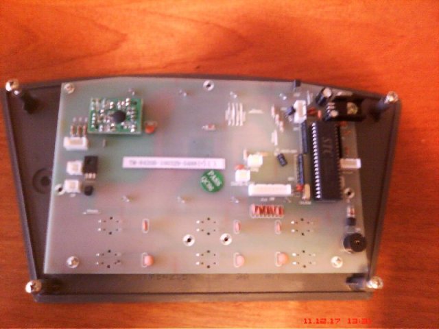 Demontovaná deska elektroniky - strana součástek